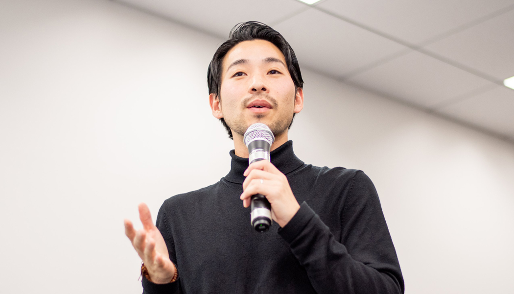 働く時間、場所、休みは社員それぞれが決める