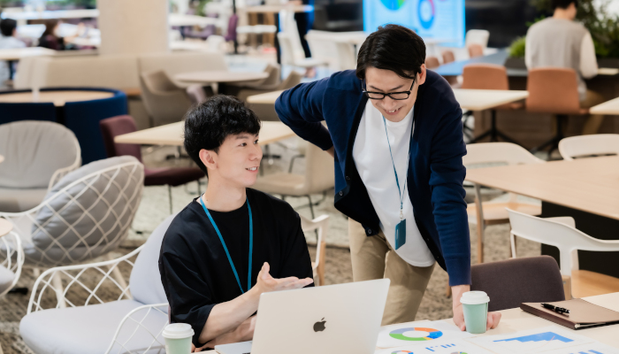 【中途入社者の早期離職を防ぐ】入社3カ月までのフォローに必要な「人事と現場の役割分担」とは(d’s journal)